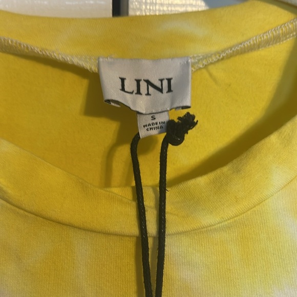 LINI Corrine twist front short sleeve tee in yellow and white size small NWT - Picture 3 of 10
